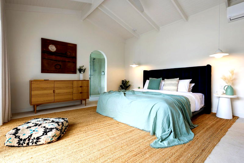 Kirra Dreaming (luxury beachfront home with pool)