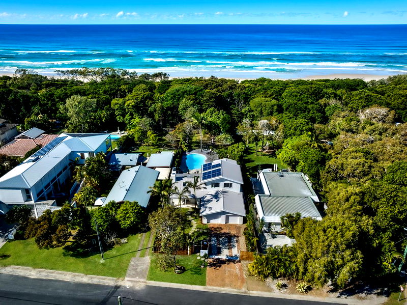 Kirra Dreaming (luxury beachfront home with pool)