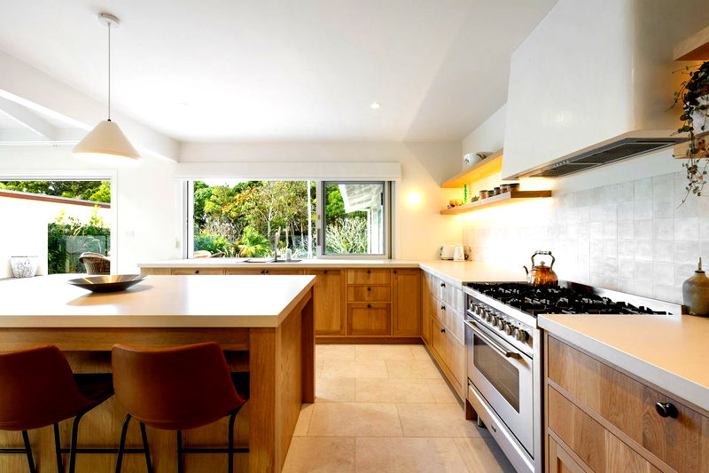 Kirra Dreaming (luxury beachfront home with pool)