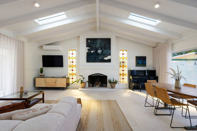 Kirra Dreaming (luxury beachfront home with pool)