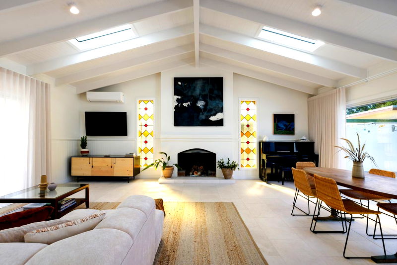 Kirra Dreaming (luxury beachfront home with pool)