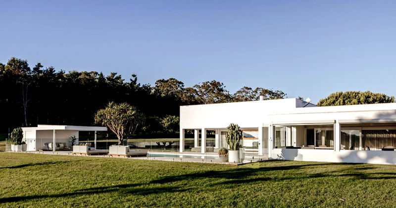 Amelika - luxury 25 acre estate with pool