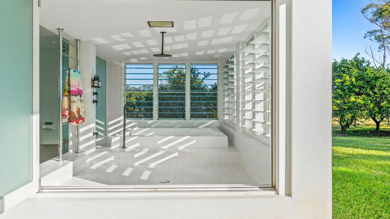 Amelika - luxury 25 acre estate with pool