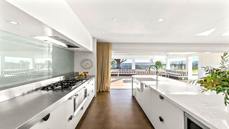 Amelika - luxury 25 acre estate with pool