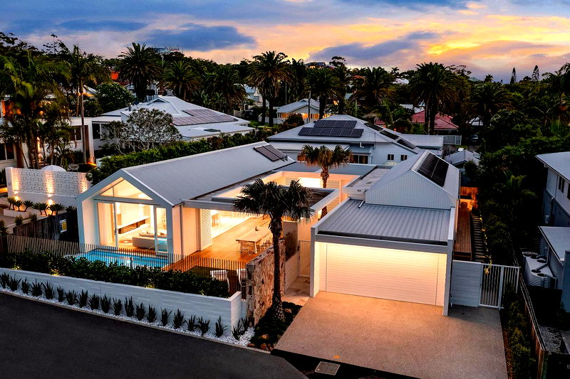 The Beach Box - beachside luxury home with private pool