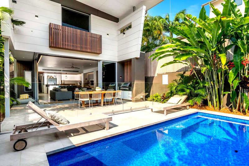 Coconut Palms Villa One - beachside luxury with pool