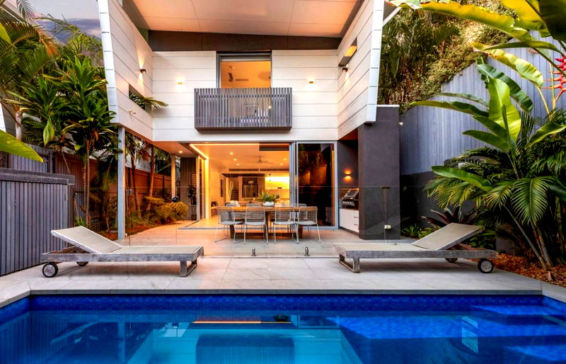 Coconut Palms Villa One - beachside luxury with pool