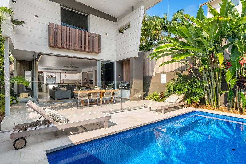 Coconut Palms Villa One - beachside luxury with pool