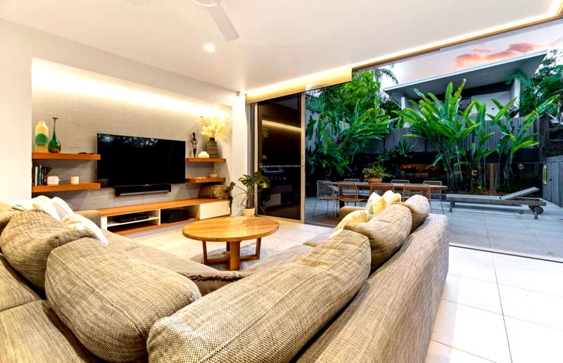 Coconut Palms Villa One - beachside luxury with pool