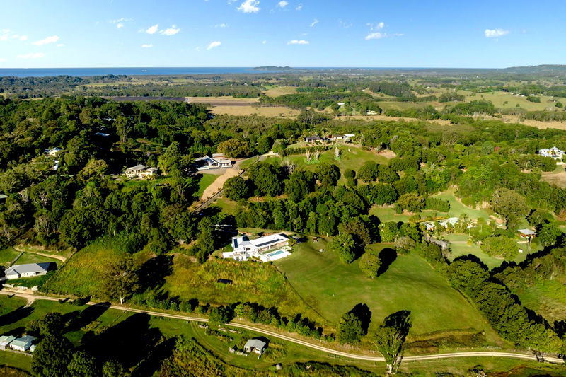 Myocum Retreat - luxury hinterland estate with pool