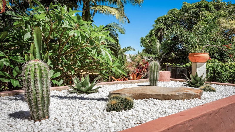 Casa Bonita - retro-chic home with pool