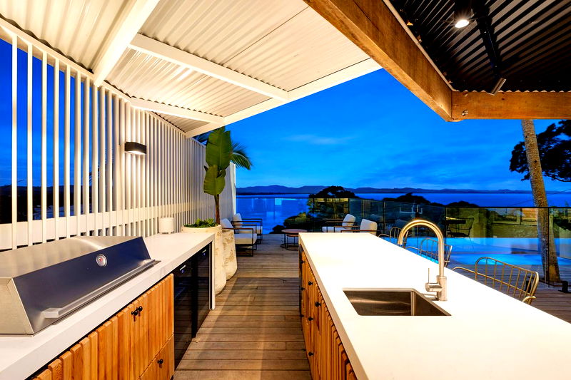 Lighthouse - stunning 5 BR beach house with pool