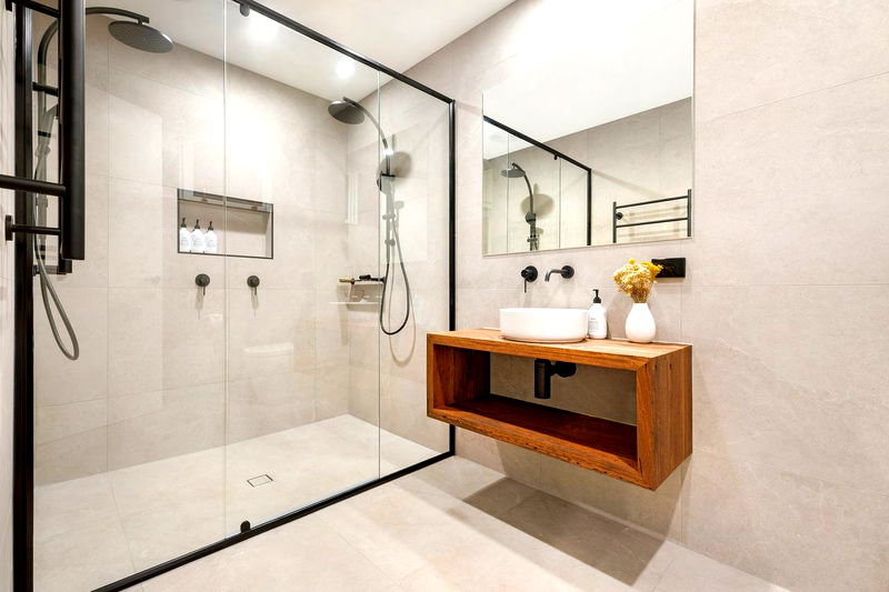 Lighthouse - stunning 5 BR beach house with pool