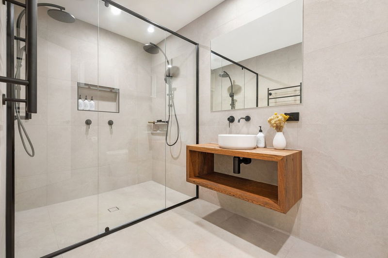 Lighthouse - stunning 5 BR beach house with pool