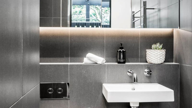 Maluhia - luxury beach house with pool & studio