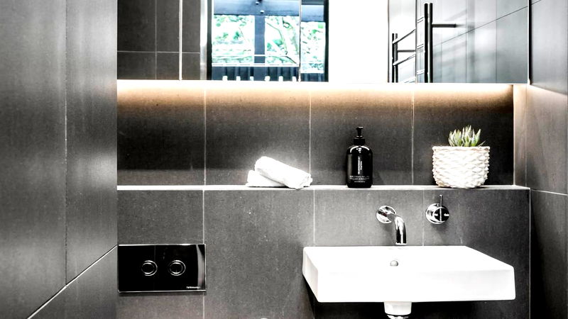 Maluhia - luxury beach house with pool & studio