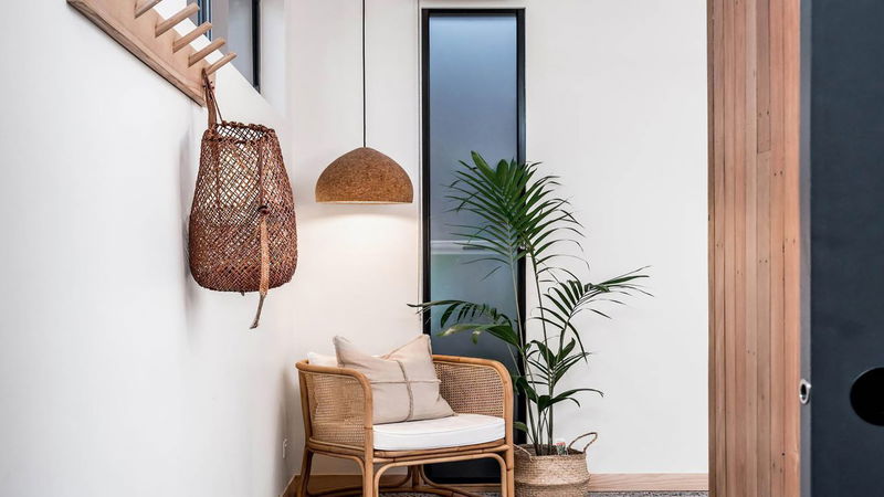 Maluhia - luxury beach house with pool & studio