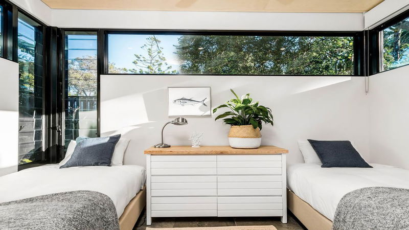 Maluhia - luxury beach house with pool & studio