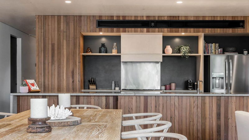 Maluhia - luxury beach house with pool & studio