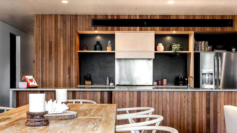 Maluhia - luxury beach house with pool & studio