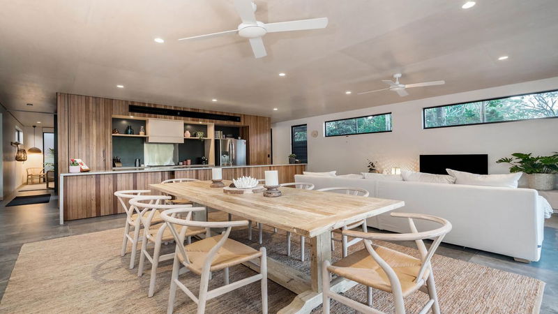 Maluhia - luxury beach house with pool & studio