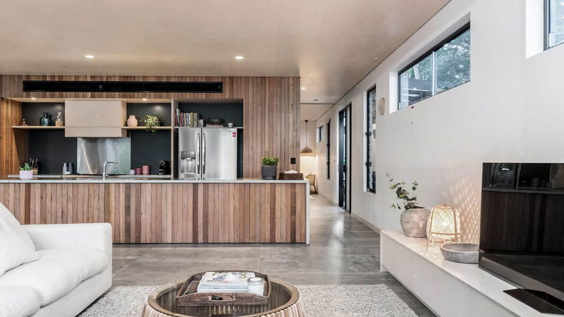 Maluhia - luxury beach house with pool & studio