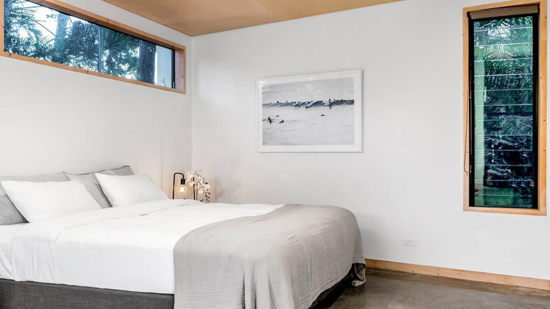 Maluhia - luxury beach house with pool & studio