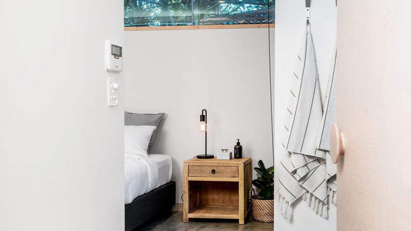 Maluhia - luxury beach house with pool & studio