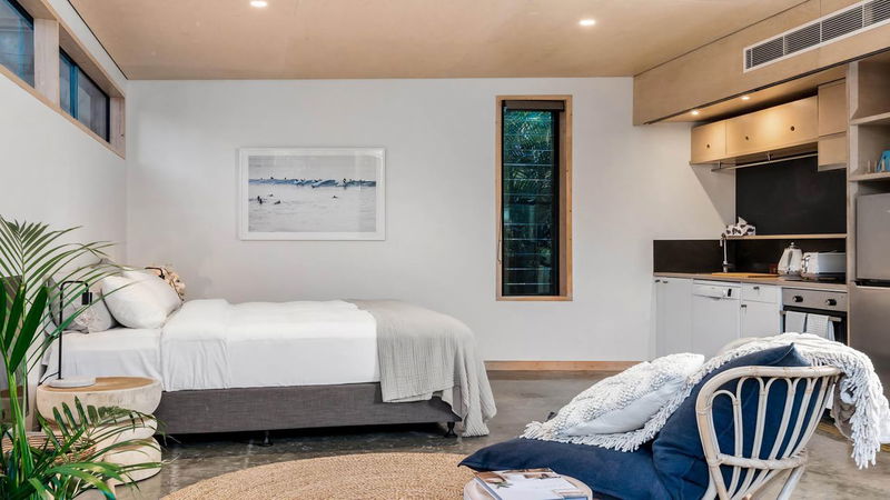 Maluhia - luxury beach house with pool & studio