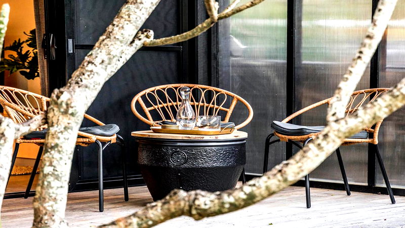 Maluhia - luxury beach house with pool & studio