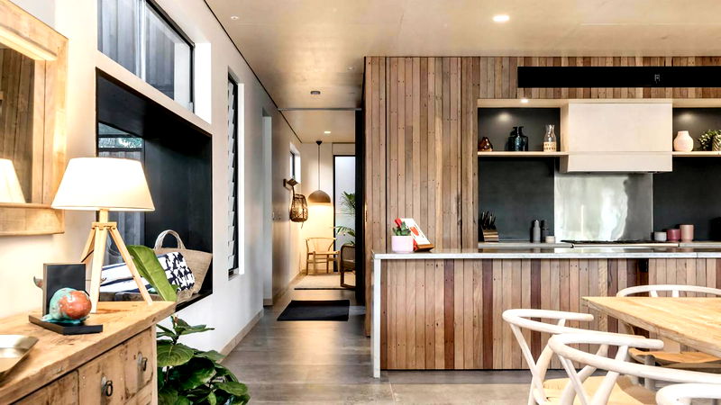 Maluhia - luxury beach house with pool & studio