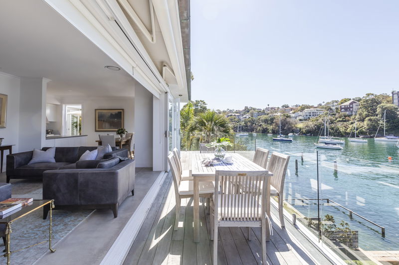 The Boat House (Walk to Beach)