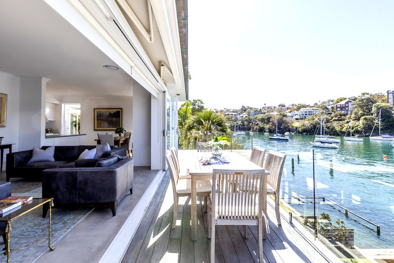 The Boat House (Walk to Beach)