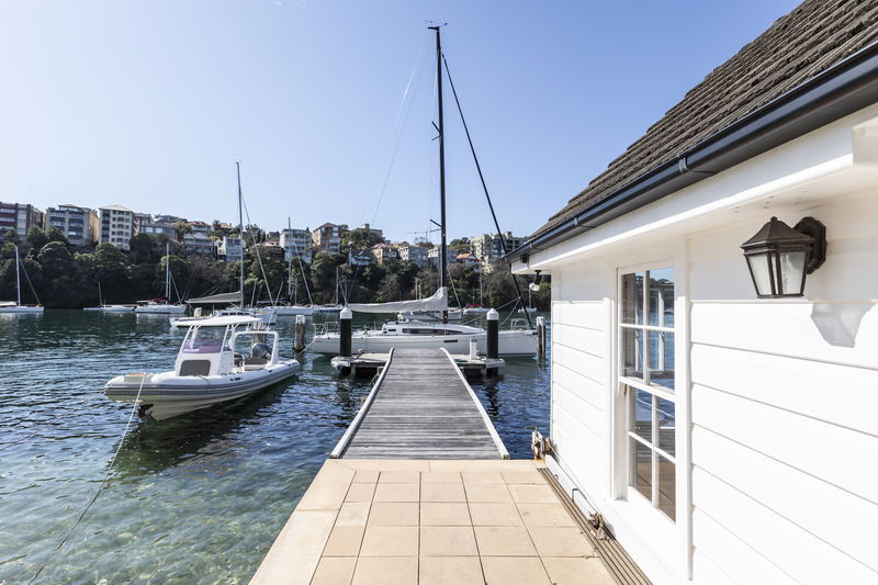 The Boat House (Walk to Beach)