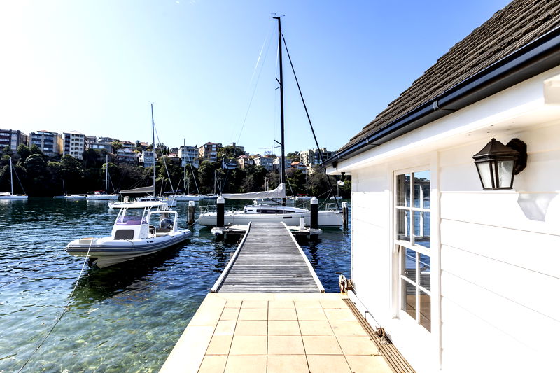 The Boat House (Walk to Beach)