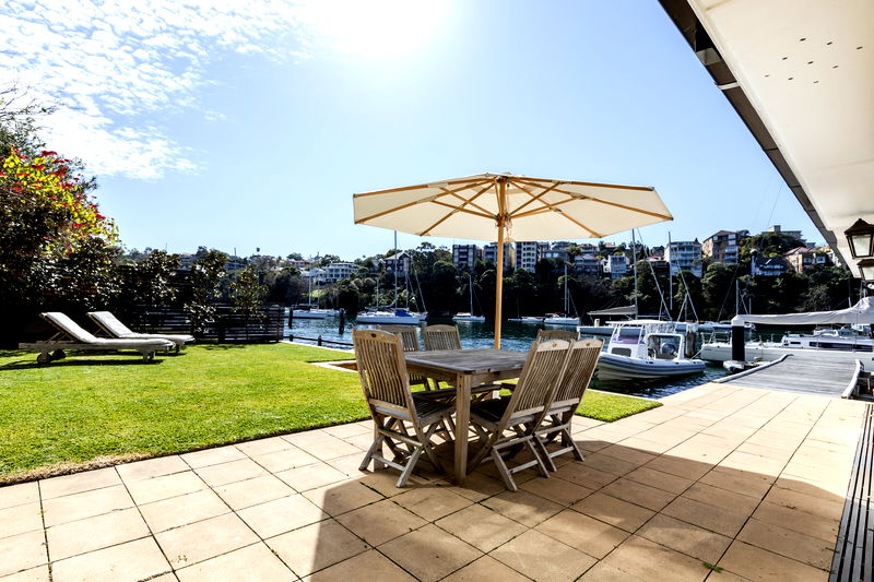 The Boat House (Walk to Beach)