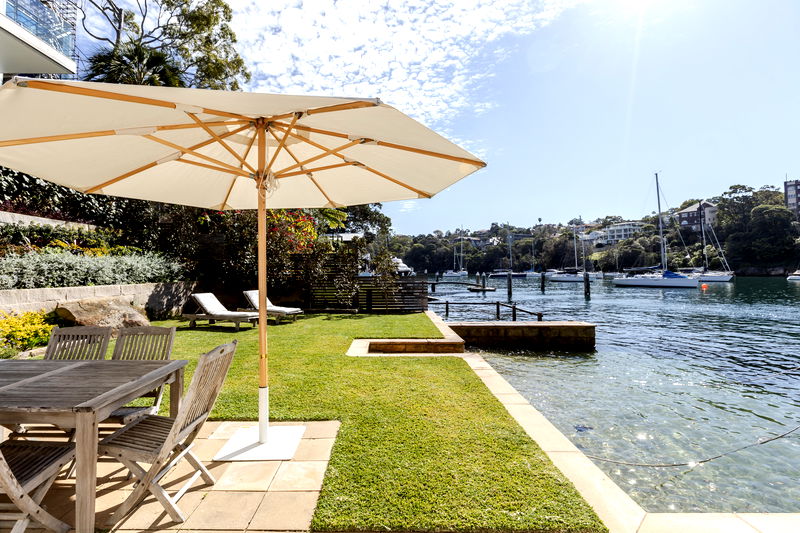 The Boat House (Walk to Beach)