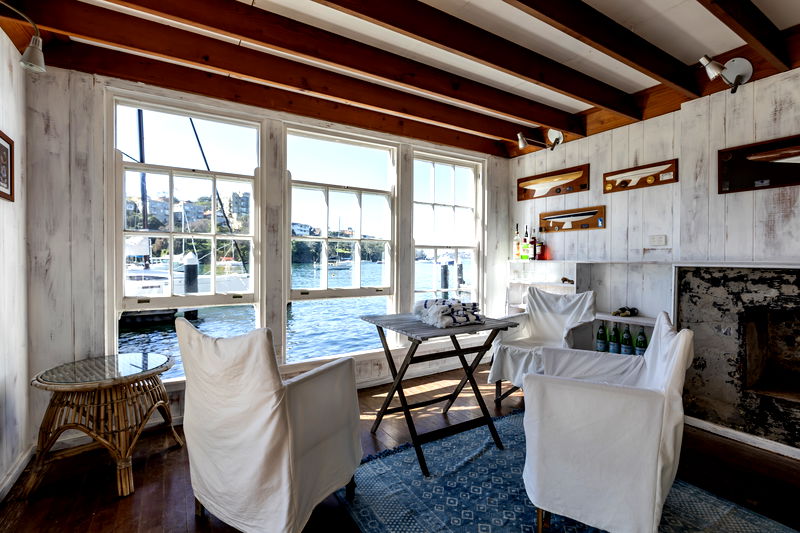 The Boat House (Walk to Beach)