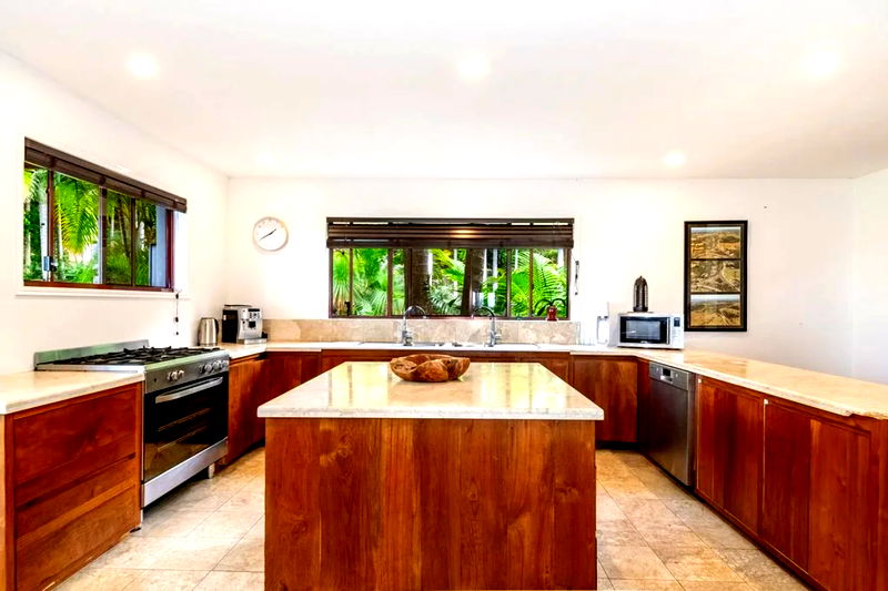 Samkara - with ocean view & heated pool