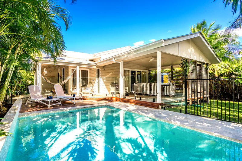 LUXICO's Abachi - hop, skip, jump to town & beach