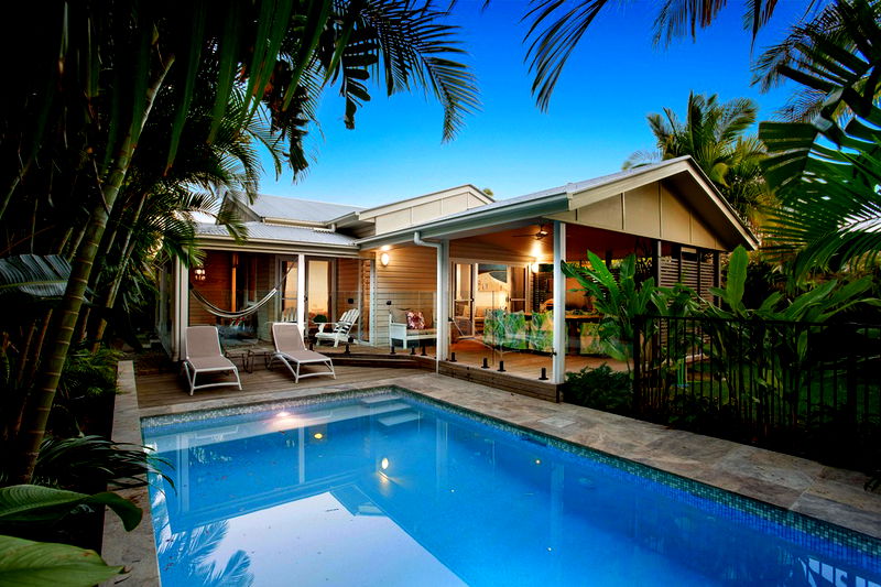 LUXICO's Abachi - hop, skip, jump to town & beach