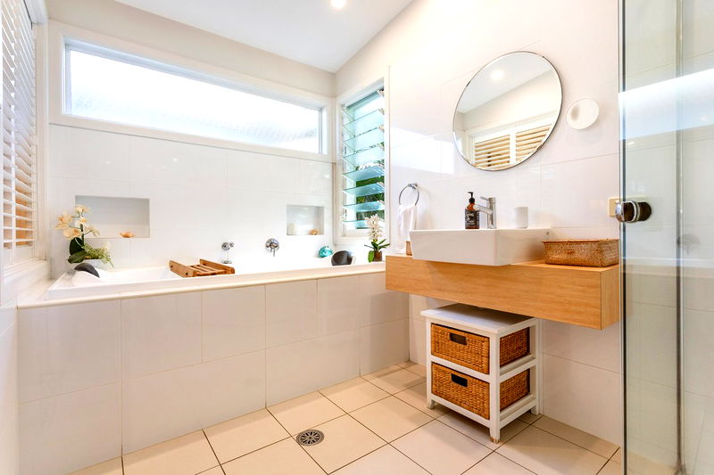 LUXICO's Abachi - hop, skip, jump to town & beach