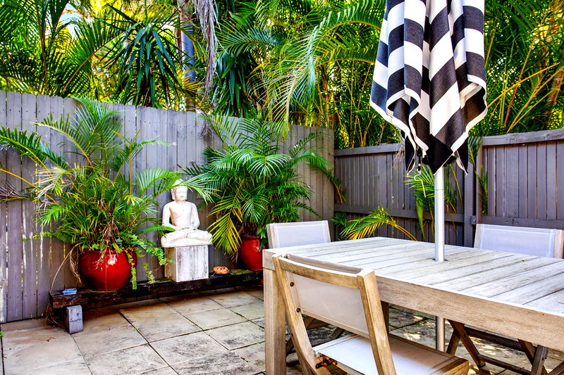 LUXICO's Abachi - hop, skip, jump to town & beach