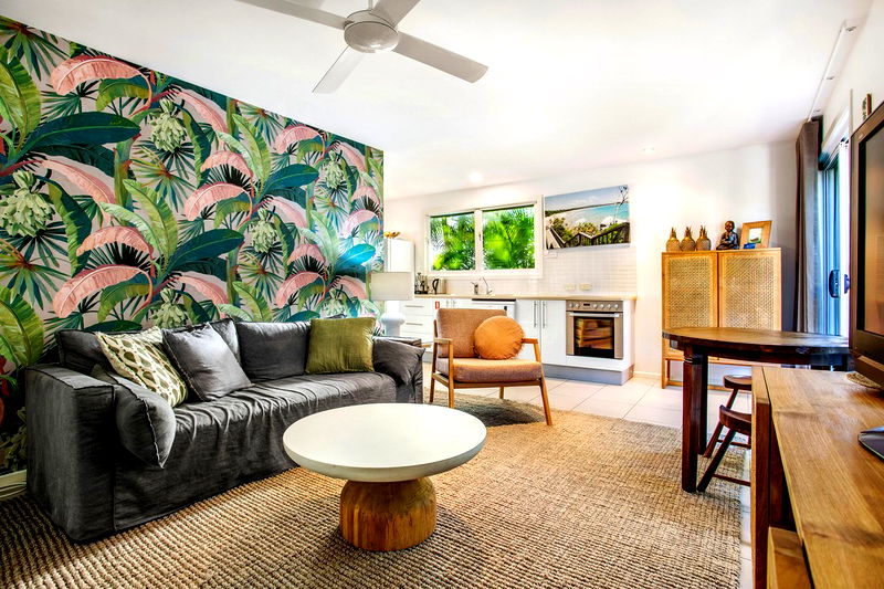 LUXICO's Abachi - hop, skip, jump to town & beach