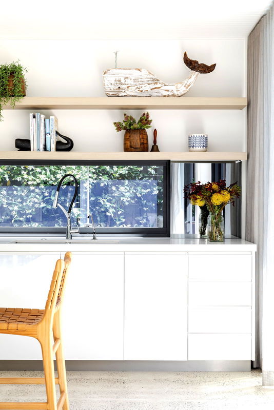 Clovelly Pool Escape (Walk to the beach)