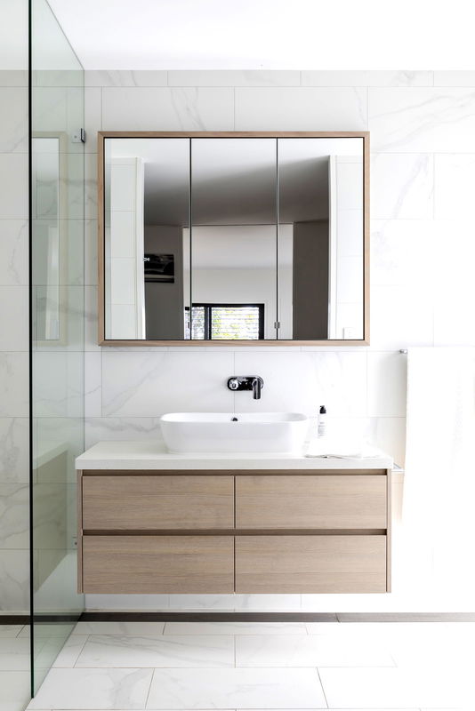 Clovelly Pool Escape (Walk to the beach)