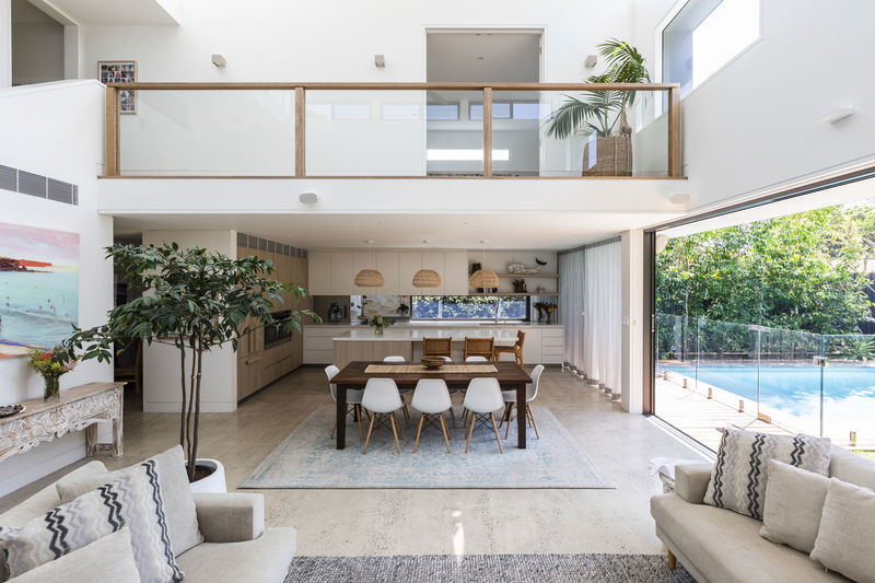 Clovelly Pool Escape (Walk to the beach)