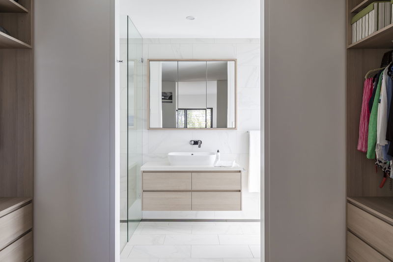 Clovelly Pool Escape (Walk to the beach)