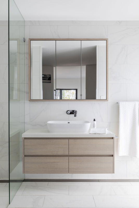 Clovelly Pool Escape (Walk to the beach)