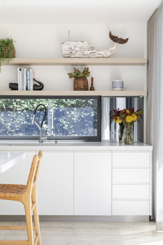 Clovelly Pool Escape (Walk to the beach)